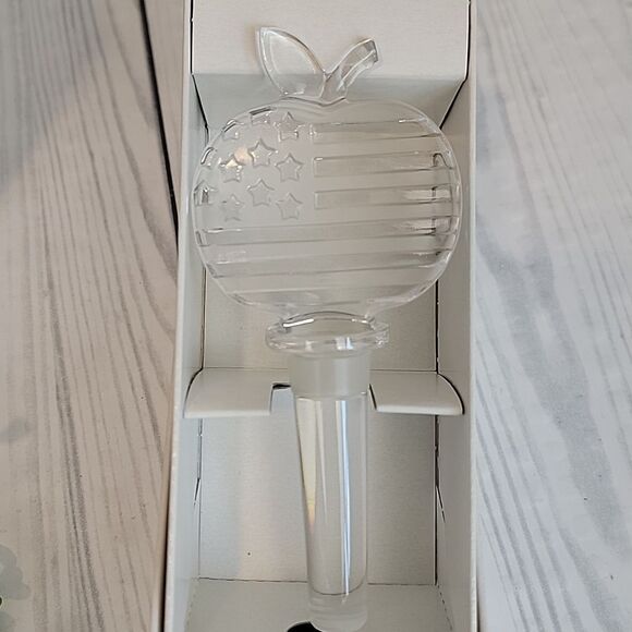 Mikasa Clear Apple Wine Bottle Stopper Set Of Two - Picture 2 of 3